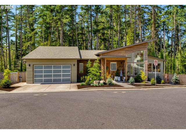 Property at 2037 Golfview Ct, Eugene, OR 97403, 3 beds, 2.5 baths