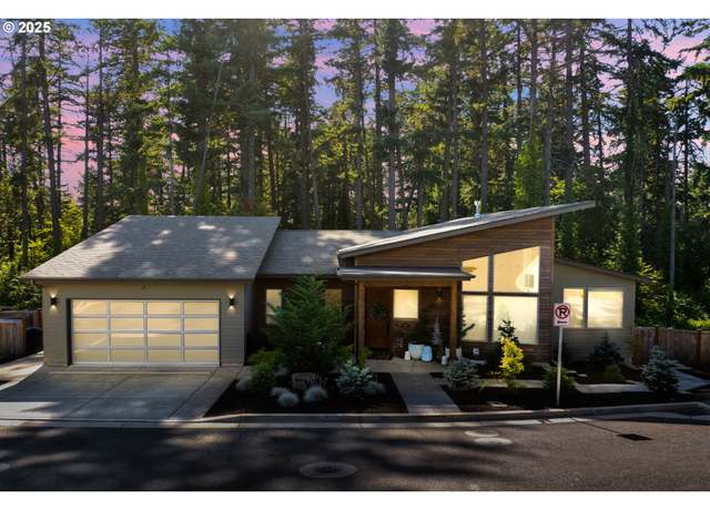 Property at 2037 Golfview Ct, Eugene, OR 97403, 3 beds, 2.5 baths