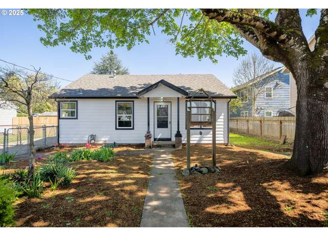 Property at 320 SE 106th Ave, Portland, OR 97216, 2 beds, 1 bath