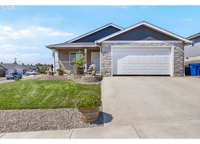 Property at 631 SE Rose Ridge Dr, Winston, OR 97496, 3 beds, 2 baths