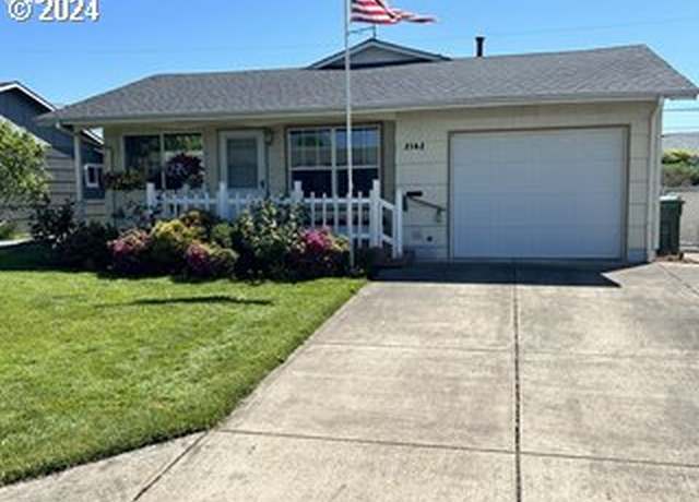 Property at 2142 Country Club Rd, Woodburn, OR 97071, 2 beds, 2 baths