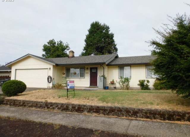 Property at 2252 Rose Blossom Dr, Springfield, OR 97477, 3 beds, 2 baths