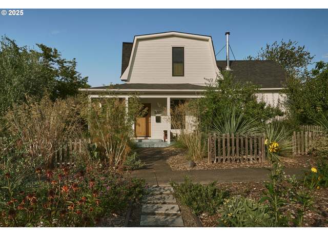 Property at 6384 NE Durham Ave, Portland, OR 97211, 4 beds, 2.5 baths