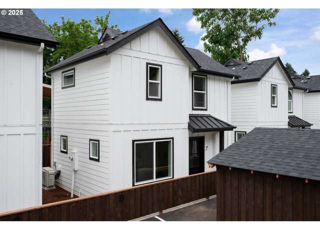 Property at 4103 SE Olsen St #7, Milwaukie, OR 97222, 2 beds, 1.5 baths