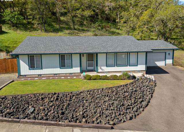 Property at 1450 NE Lincoln St, Roseburg, OR 97470, 3 beds, 2 baths
