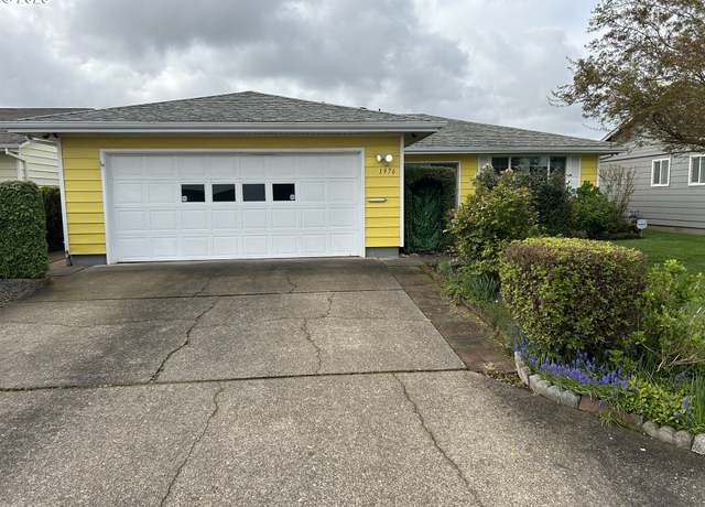 Property at 1976 Santiam Dr, Woodburn, OR 97071, 2 beds, 2 baths