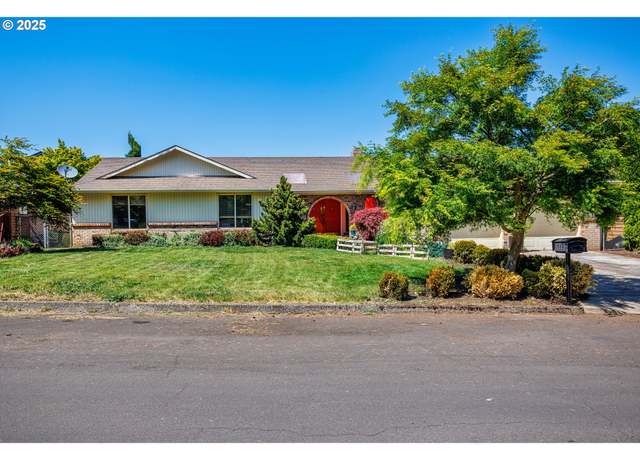 Property at 7016 NE 75th St, Vancouver, WA 98661, 3 beds, 2.5 baths
