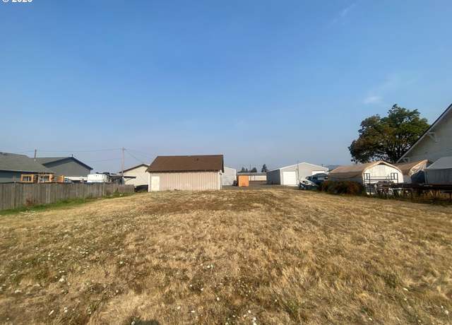 Property at 156 N 1st St, Creswell, OR 97426