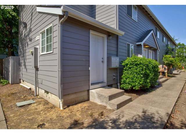 Property at 241 NW 25th St, Salem, OR 97301, 14 beds, 8 baths