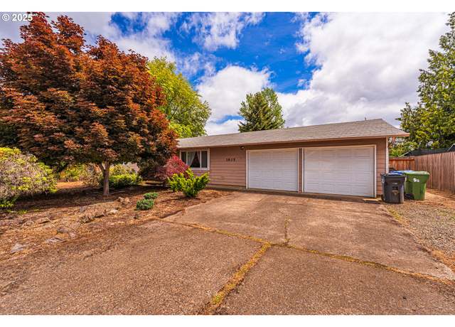 Property at 1635 S Bertelsen Rd, Eugene, OR 97402, 3 beds, 2 baths