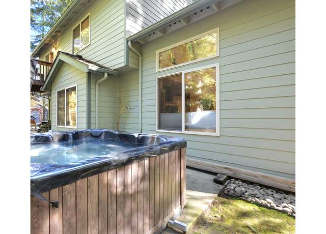Property at 25333 E Trevino Pl, Welches, OR 97067, 3 beds, 2.5 baths