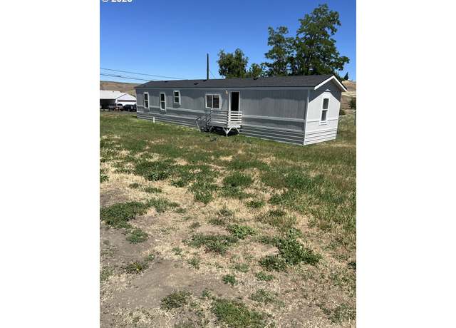 Property at 808 SE 10th St, Pendleton, OR 97801, 2 beds, 2 baths