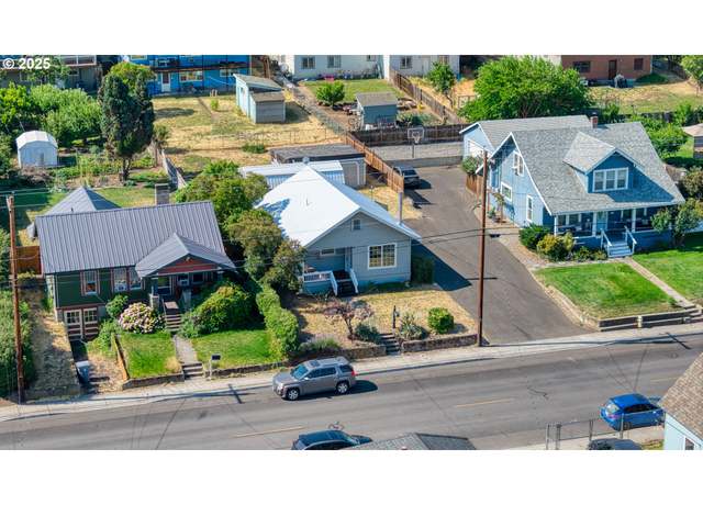 Property at 1302 E 10th St, The Dalles, OR 97058, 3 beds, 1 bath