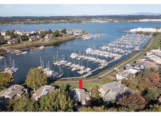 Property at 419 N Tomahawk Island Dr, Portland, OR 97217, 2 beds, 2.5 baths
