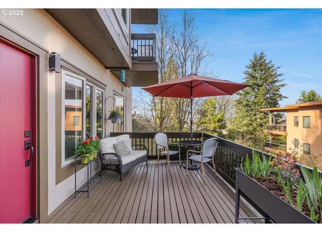 Property at 724 NW Westover Cir, Portland, OR 97210, 1 bed, 1 bath