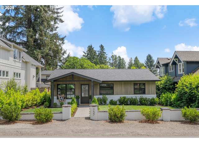 Property at 757 4th St, Lake Oswego, OR 97034, 3 beds, 2 baths