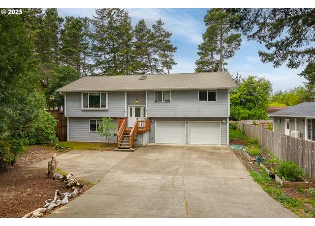Property at 1345 Mulberry Ln, Florence, OR 97439, 4 beds, 2.5 baths