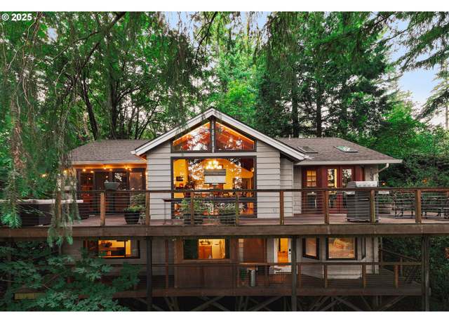 Property at 4068 SW Hewett Blvd, Portland, OR 97221, 3 beds, 2.5 baths