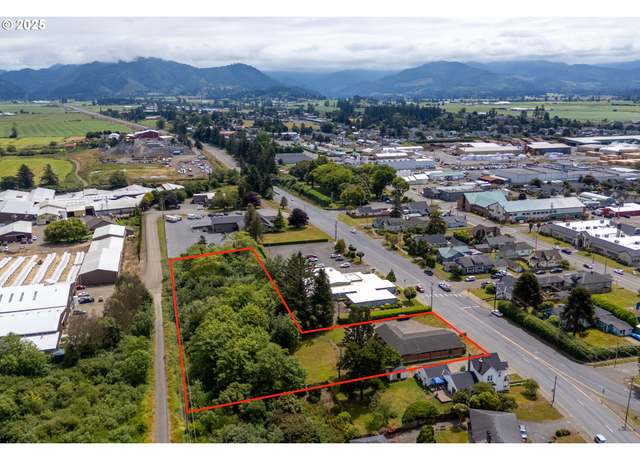 Property at 2506 1st St, Tillamook, OR 97141