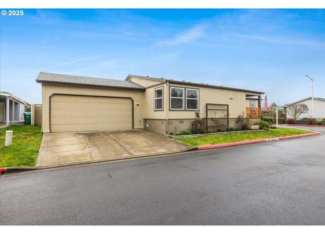 Property at 1000 S Mckern Ct #34, Newberg, OR 97132, 4 beds, 2 baths