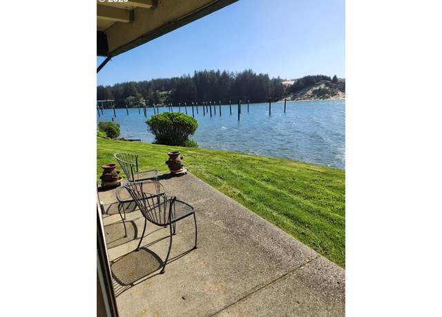 Property at 1040 Bay St #14, Florence, OR 97439, 2 beds, 2 baths