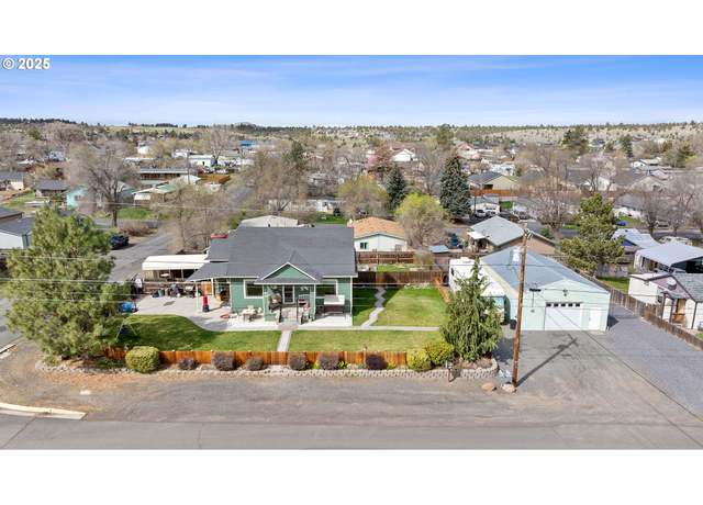 Property at 798 SW 3rd St, Madras, OR 97741, 6 beds, 2 baths