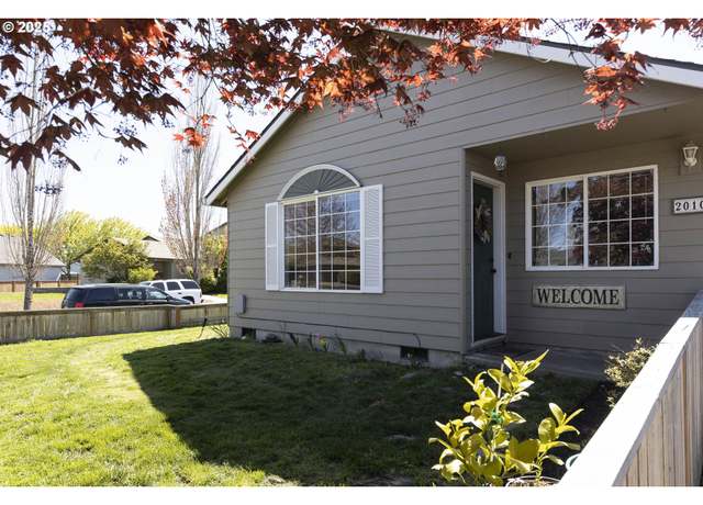 Property at 2010 SW Fellows St, Mcminnville, OR 97128, 3 beds, 1 bath