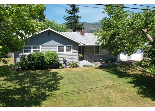 Property at 131 Mountain View Ave, Myrtle Creek, OR 97457, 3 beds, 2 baths