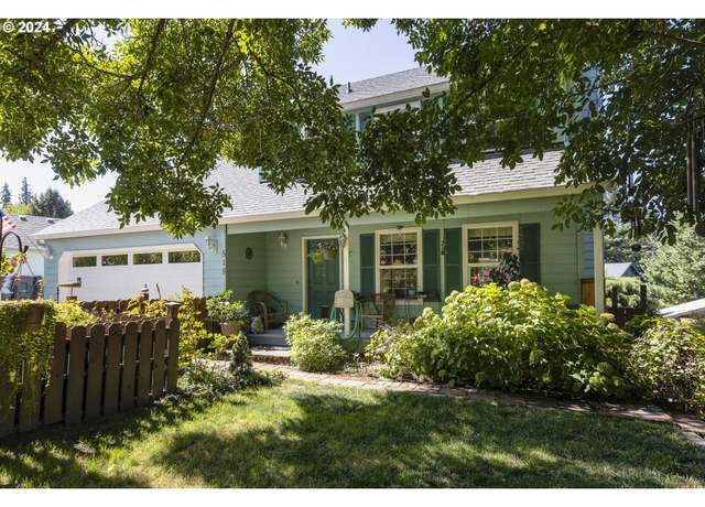 Property at 515 SE Palmer Ln, Dayton, OR 97114, 3 beds, 2.5 baths
