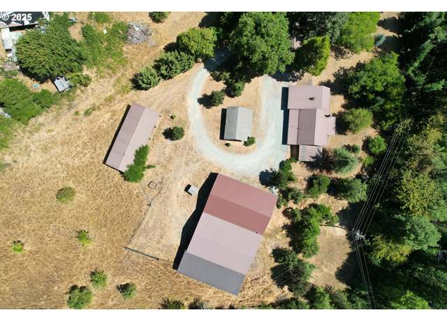 Property at 3450 Shoestring Rd, Riddle, OR 97469, 4 beds, 2 baths