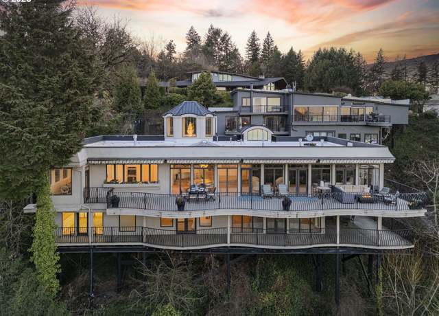 Property at 1040 SW Myrtle Dr, Portland, OR 97201, 3 beds, 3.5 baths