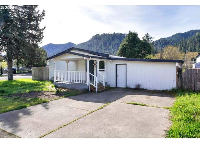 Property at 47554 Hansen St, Oakridge, OR 97463, 3 beds, 2 baths