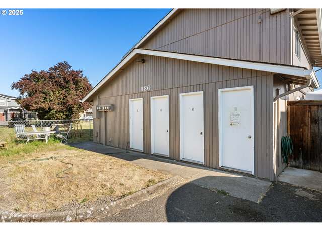 Property at 1180 R St, Springfield, OR 97477, 8 beds, 8 baths