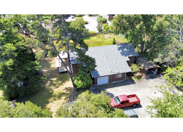Property at 2011/2013 Ohio Ave, North Bend, OR 97459, 4 beds, 4 baths