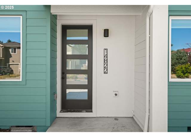 Property at 14822 NE Couch St #4, Portland, OR 97230, 3 beds, 1.5 baths