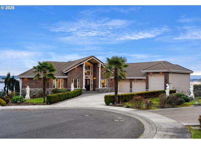 Property at 7711 SE 16th Cir, Vancouver, WA 98664, 4 beds, 4 baths
