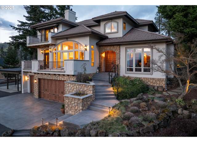Property at 325 Rio Vista Dr, White Salmon, WA 98672, 3 beds, 2.5 baths