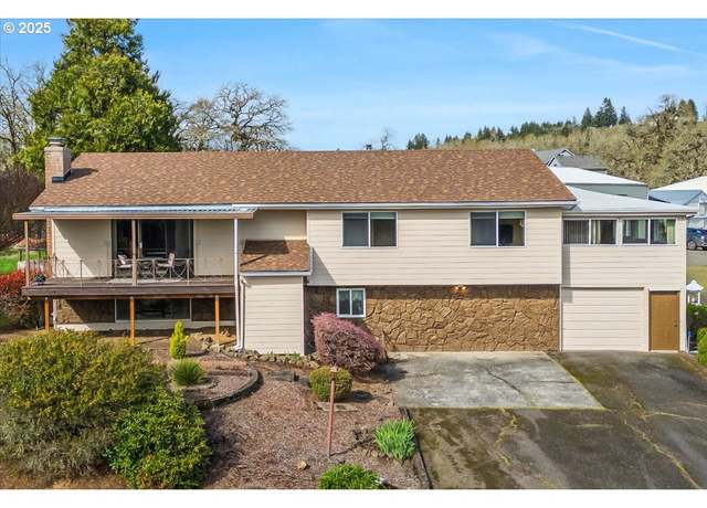 Property at 10685 Oak Dr SE, Salem, OR 97306, 5 beds, 3 baths