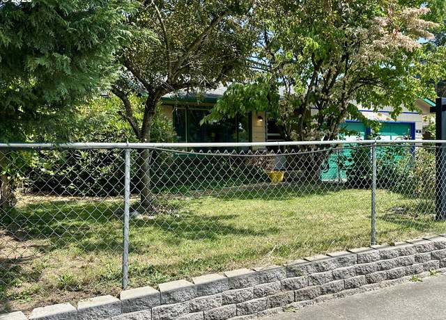 Property at 1218 SE 162nd Ave, Portland, OR 97233, 3 beds, 1.5 baths