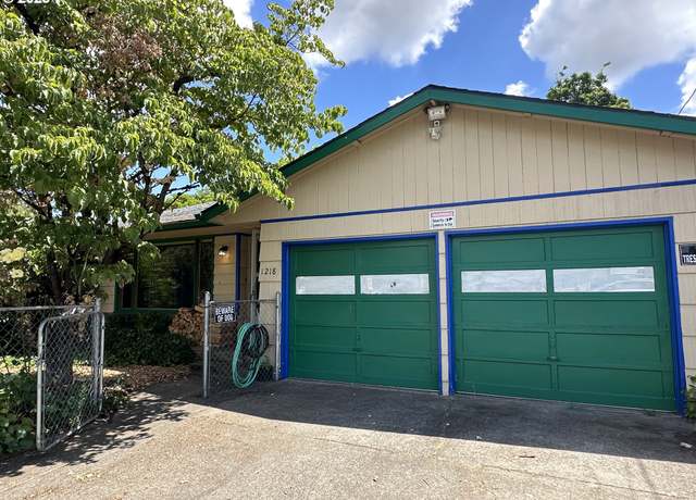 Property at 1218 SE 162nd Ave, Portland, OR 97233, 3 beds, 1.5 baths