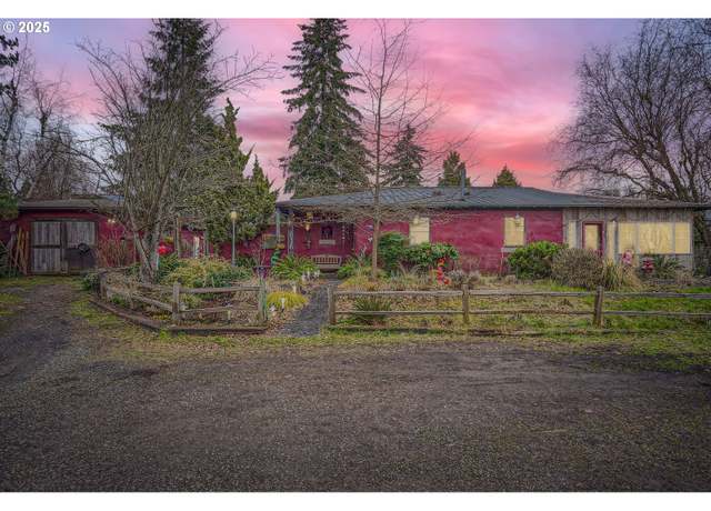 Property at 816 Liberty St, Silverton, OR 97381, 3 beds, 2 baths