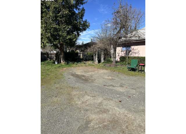 Property at 675 N 16th St, Cottage Grove, OR 97424