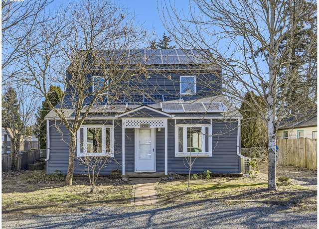 Property at 9516 SE 74th Ave, Milwaukie, OR 97222, 4 beds, 2 baths