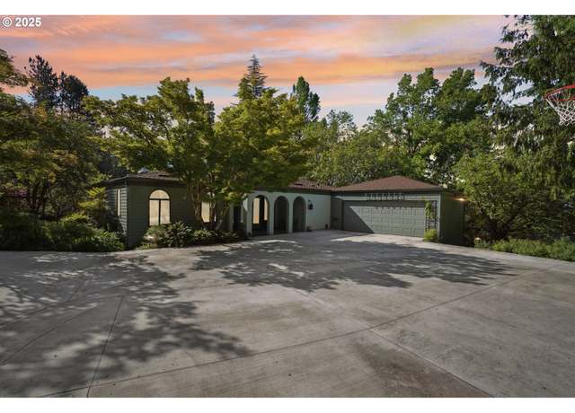 Property at 4043 SW Westdale Dr, Portland, OR 97221, 3 beds, 2.5 baths