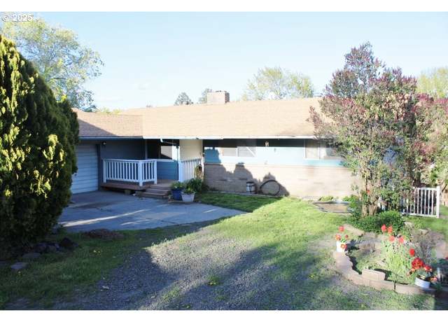 Property at 212 S Water St, Weston, OR 97886, 5 beds, 3 baths