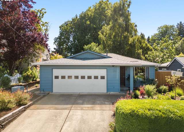 Property at 4904 SE 36th Pl, Portland, OR 97202, 3 beds, 2 baths