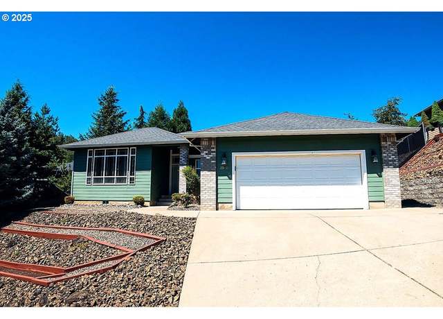 Property at 2380 NW Glenmar Dr, Roseburg, OR 97471, 3 beds, 2 baths