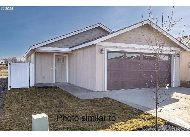 Property at 975 Tinley St, Stanfield, OR 97875, 3 beds, 2 baths