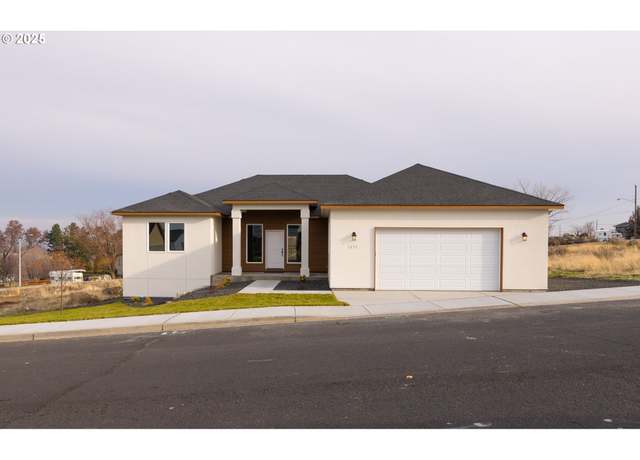 Property at 1635 Hayes St, Umatilla, OR 97882, 4 beds, 2 baths