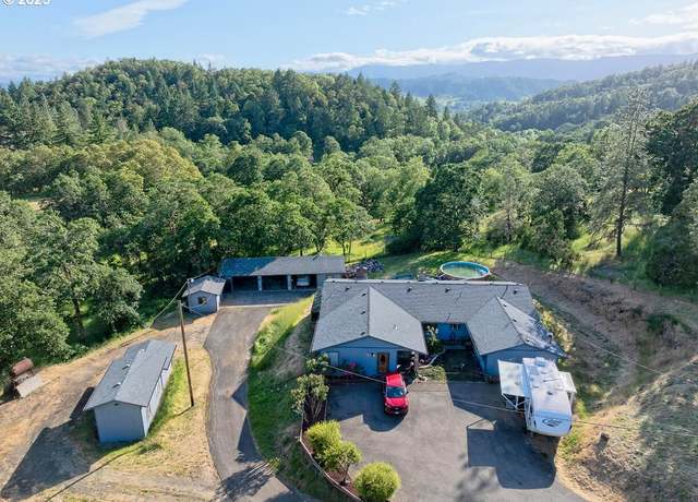 Property at 981 Oakview Dr, Roseburg, OR 97471, 3 beds, 2 baths